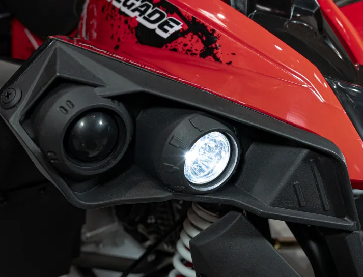 6894843c9535c_przod-quada-z-reflektorami-i-amortyzatorami