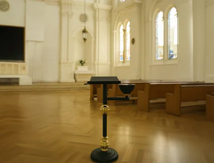 691afe035378a_mownica-w-kaplicy