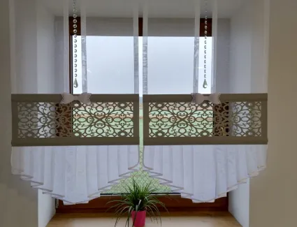 Ekran z kokardą i falbanką 80cm