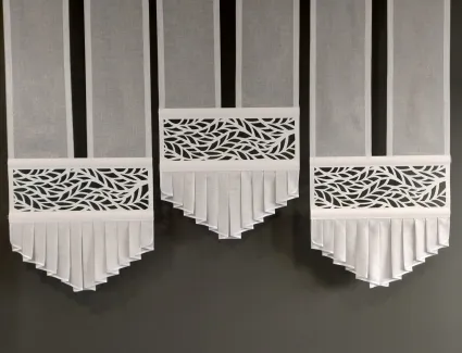 Ekran z ażurem A64 i falbanką 80cm