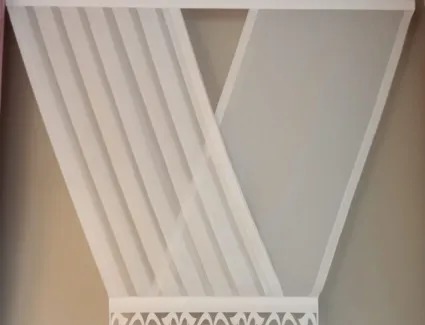 V-ka z ażurem plisa