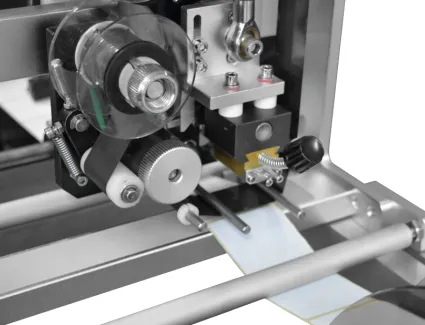 66694aab838fe_polautomatyczna-etykieciarka-do-puszek-lst150